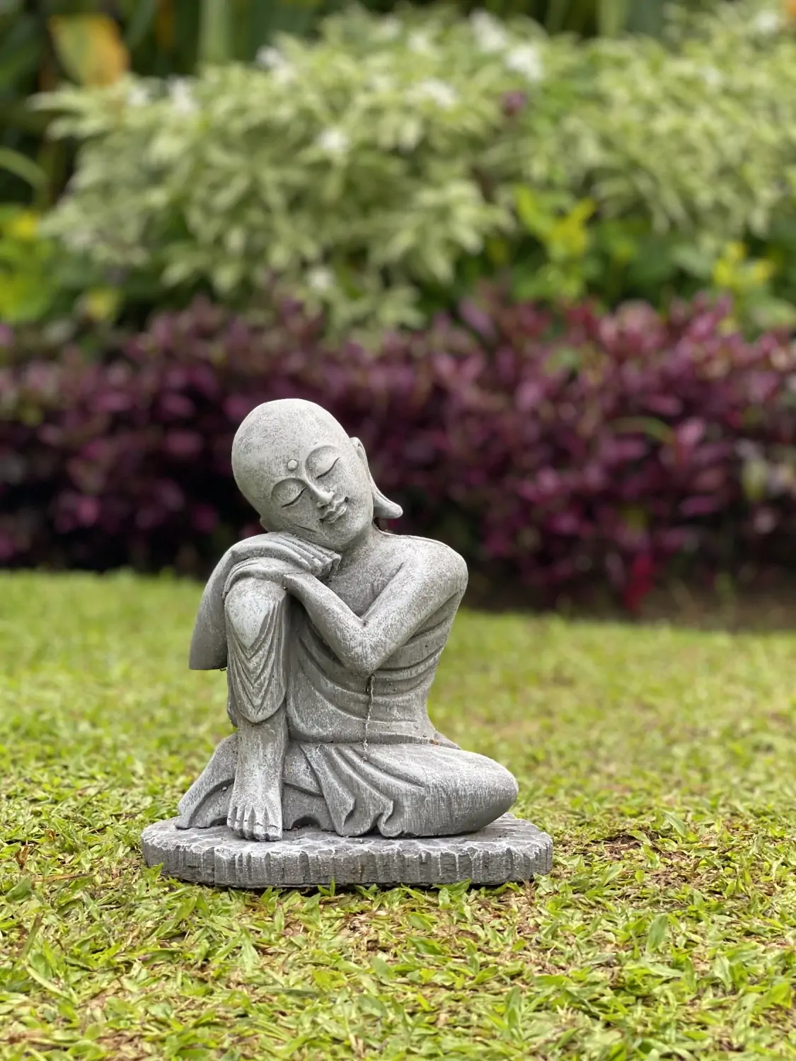 Artikelbild 9 des Artikels “Amar - Buddha entspannt - rechtes Knie hoch, 25 cm H | Steinguss “